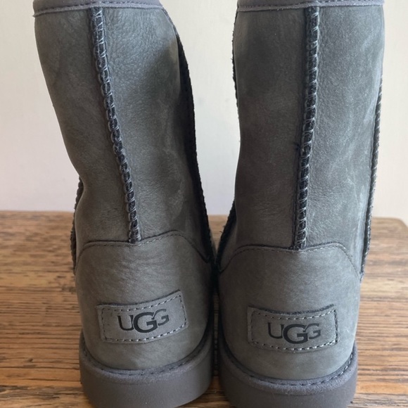 NEW Ugg Boots - Picture 6 of 7